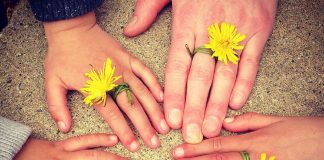 Marie – Elle prie le Père de toute Lumière, de toute Vie