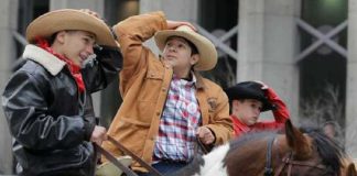 Le Créateur – Tenez Bien vos Chapeaux !