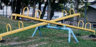 Descendre de la balançoire à bascule