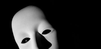 Transparence, tout devient transparent et les masques tombent…
