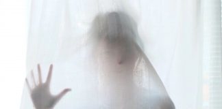 Regarder au-delà de la perception