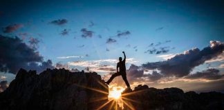 Commandant Ashian : La quête des âges est terminée, ce sont les moments qui précèdent le sommet