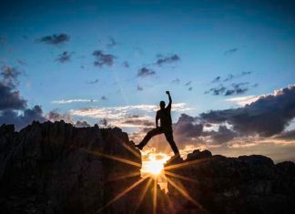 Commandant Ashian : La quête des âges est terminée, ce sont les moments qui précèdent le sommet