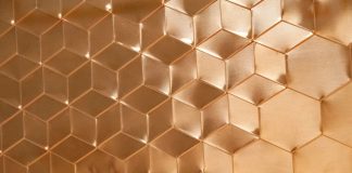 Regarder à travers la séparation jusqu’à la plénitude