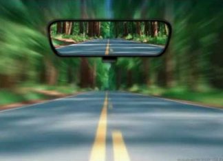 Le Créateur -Regarder en Arrière pour Aller de l’Avant