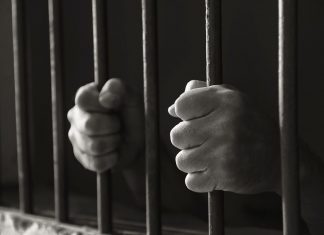 Voilà que saute la porte de votre prison…