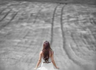 Le Créateur – Regardez En Avant