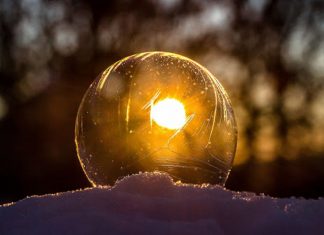 Le ballon est au centre de l’attention