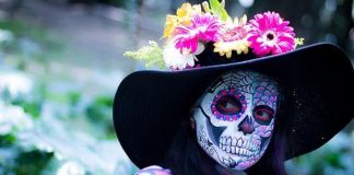 L’ombre sourit, éclate de rire devant vos comportements