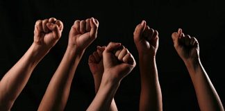 La violence n’est qu’un côté de la médaille