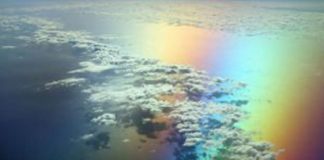 Un Arc-en-Ciel de Lumière sur la Terre