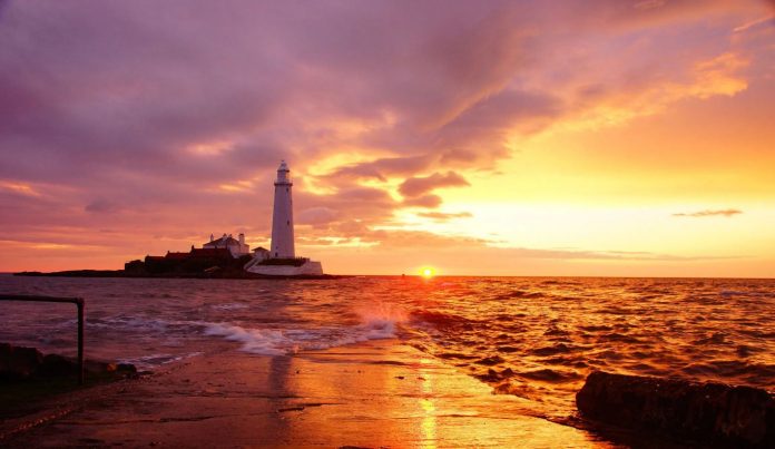phare - coucher de soleil