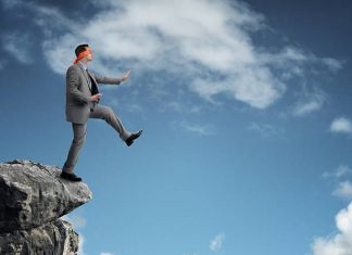 Nous observons une humanité au bord du précipice, n’osant déployer ses ailes!