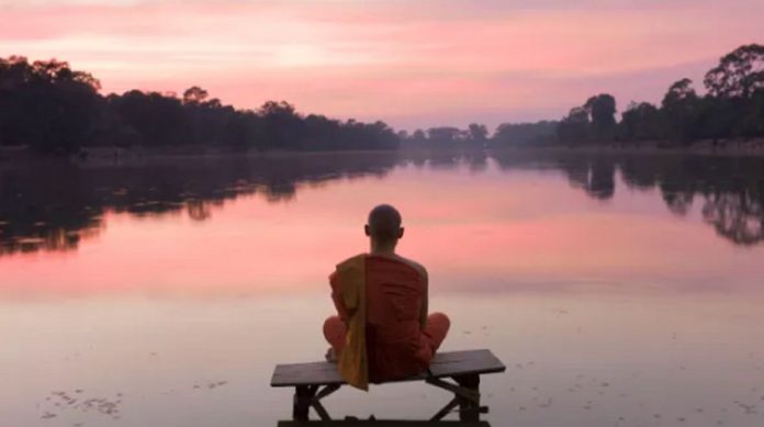 médit moine lac rose