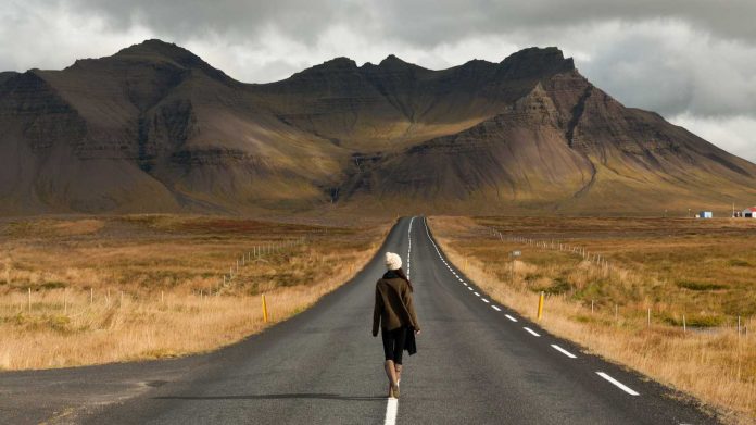 Aller de l'avant avec Foi - chemin - route