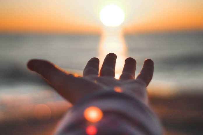 Main - soleil - guérison
